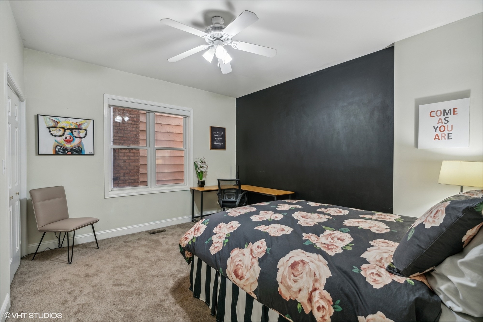 3818 North Clark Street, Unit 1S Chicago, IL 60613 - Photo 13 of 22 a bedroom with a bed and a chair