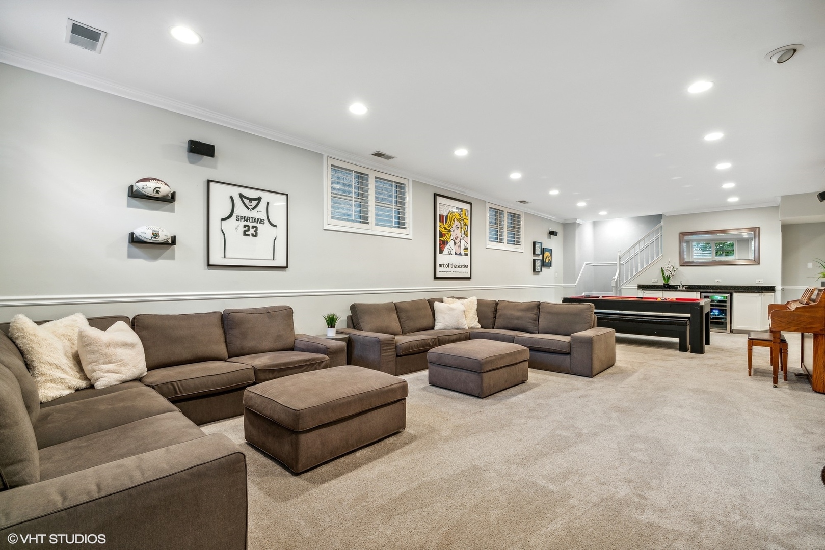 3818 North Clark Street, Unit 1S Chicago, IL 60613 - Photo 15 of 22 a living room with furniture and a couch