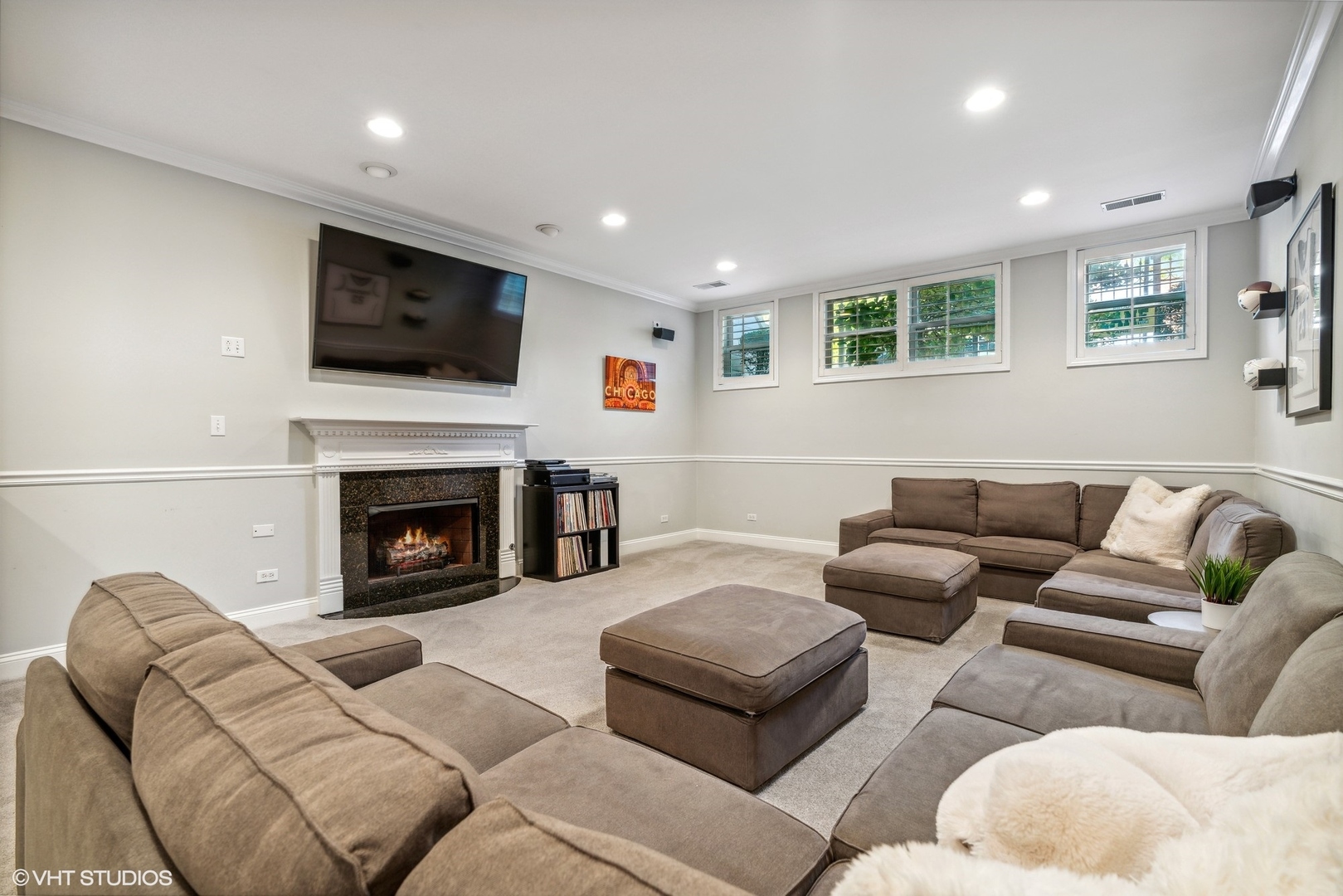 3818 North Clark Street, Unit 1S Chicago, IL 60613 - Photo 16 of 22 a living room with furniture or fireplace and a flat screen tv