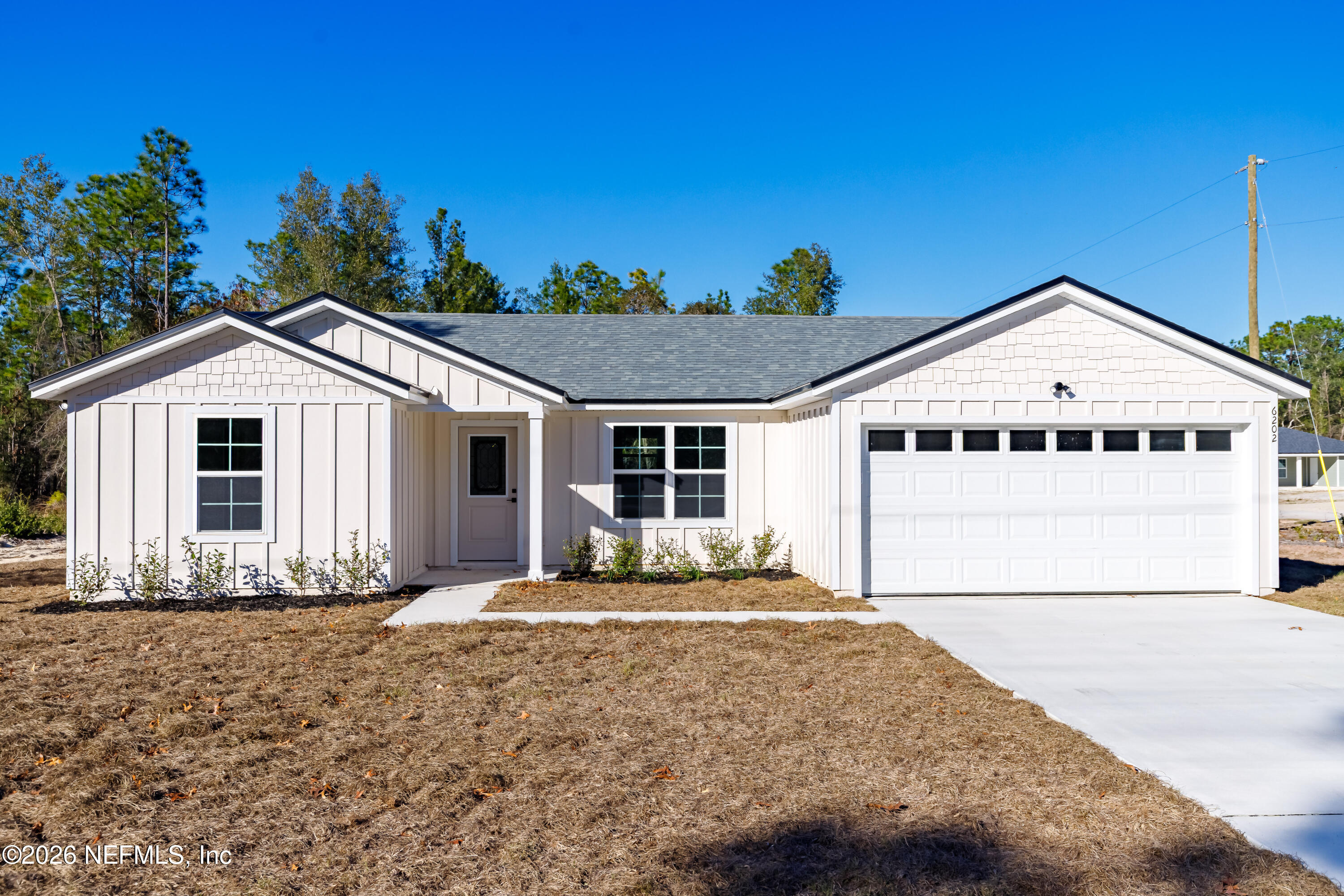 6202 Furman Avenue Keystone Heights, FL 32656 - Photo 2 of 24 a front view of a house with a garden