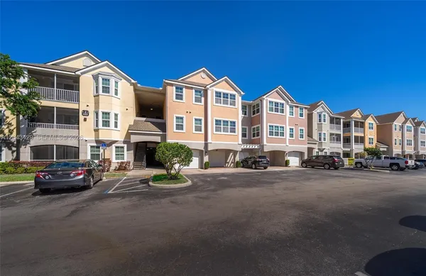 $249,000 | 6413 Astor Village Avenue, Unit 206, Orlando, FL 32835