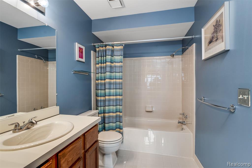 388 Huntington Court Rochester Hills, MI 48307 - Photo 23 of 37
