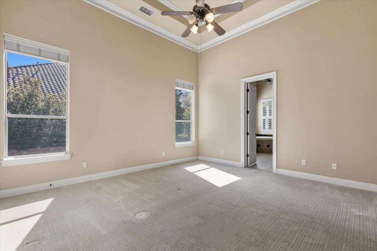 111 Whitley Drive Austin, TX 78738 - Photo 21 of 38 en empty room with windows and ceiling fan