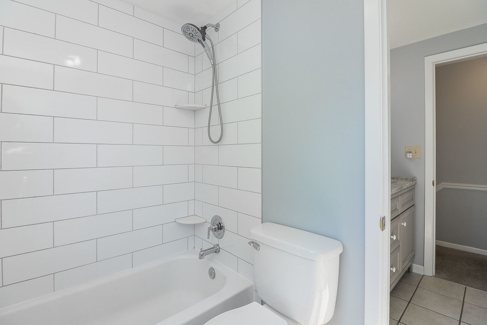 307 Cedarbrook Road Naperville, IL 60565 - Photo 17 of 25 a bathroom with a bathtub