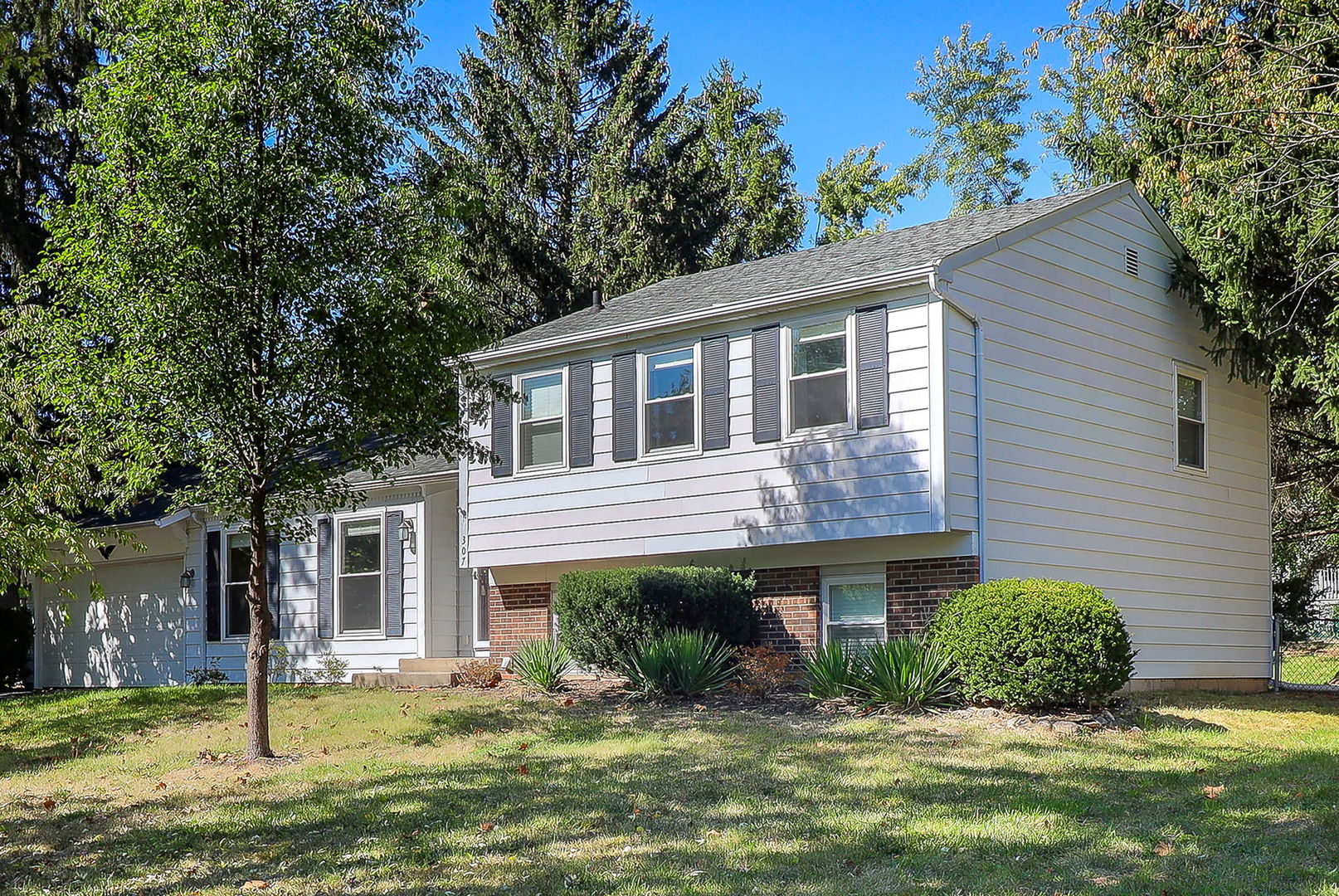 307 Cedarbrook Road Naperville, IL 60565 - Photo 2 of 25 front view of a house with a yard