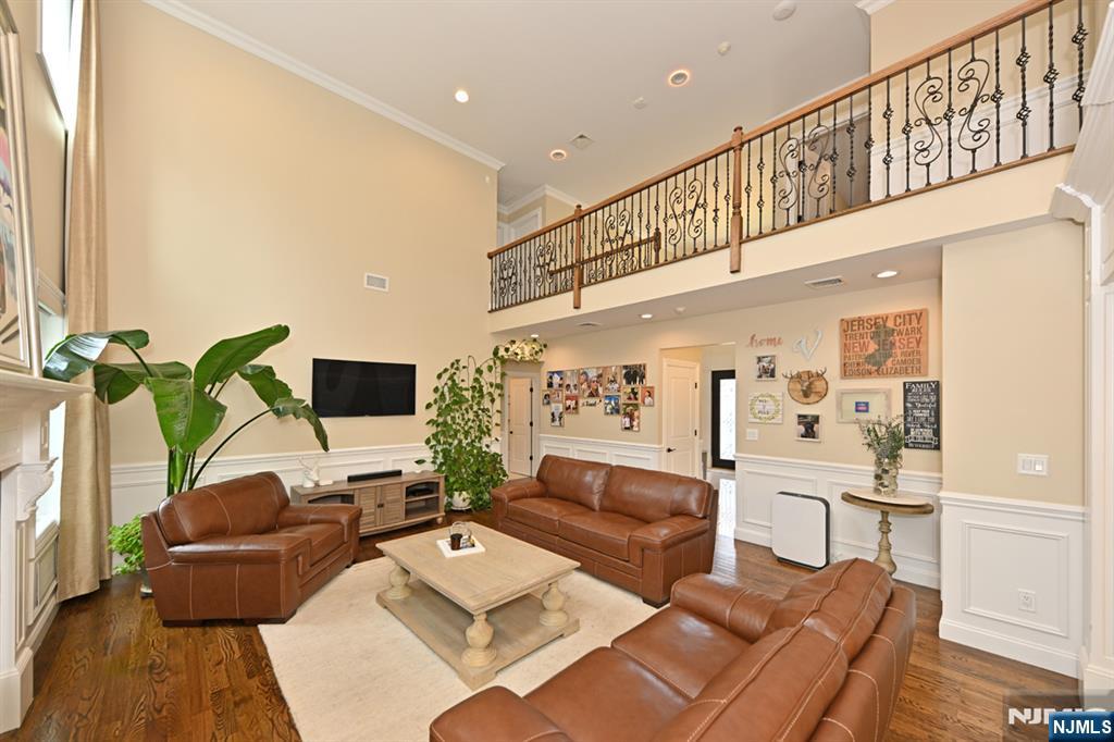 106 Arnot Place Paramus, NJ 07652 - Photo 12 of 48 a living room with furniture