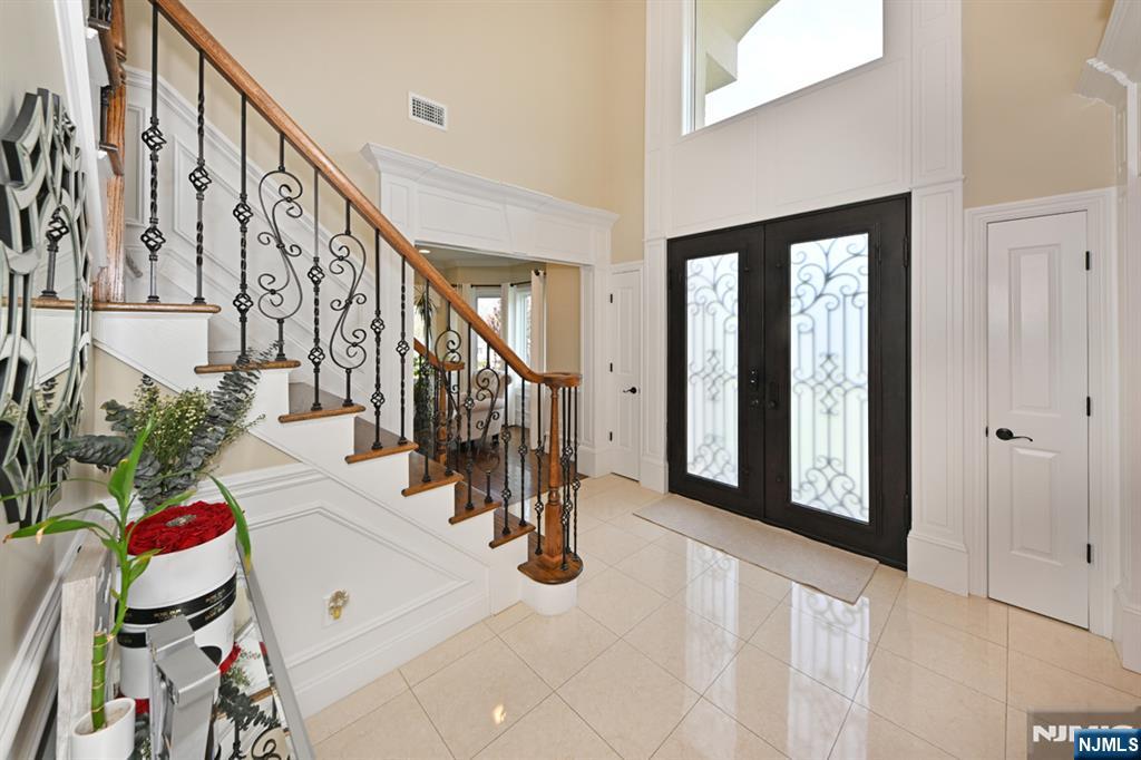 106 Arnot Place Paramus, NJ 07652 - Photo 3 of 48 a view of entryway and hall