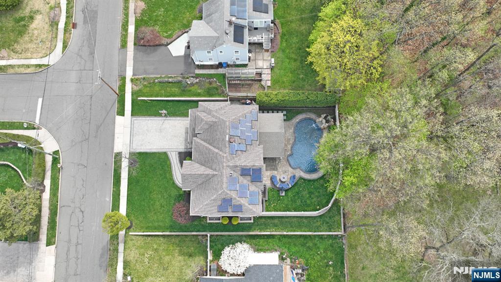 106 Arnot Place Paramus, NJ 07652 - Photo 43 of 48 front view of a house with a garden