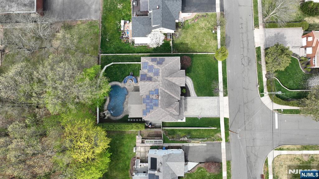106 Arnot Place Paramus, NJ 07652 - Photo 46 of 48 an aerial view of a house with a garden