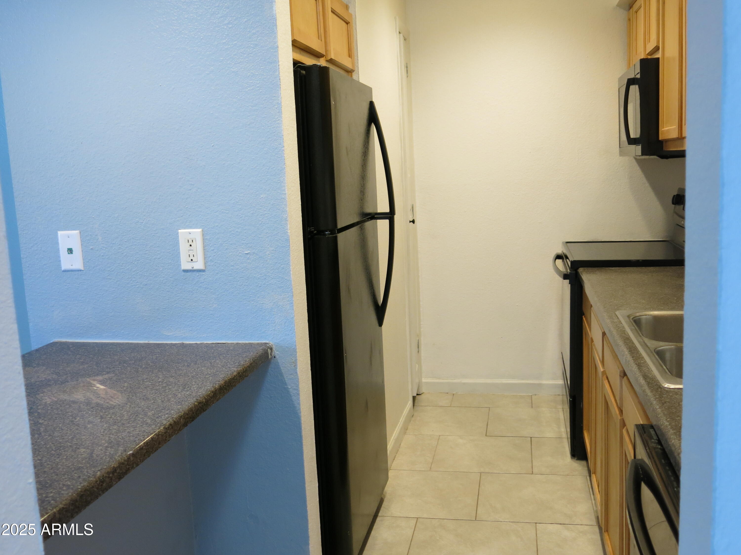 1130 East Butler Drive, Unit B4 Phoenix, AZ 85020 - Photo 13 of 33 Full Appliance Package