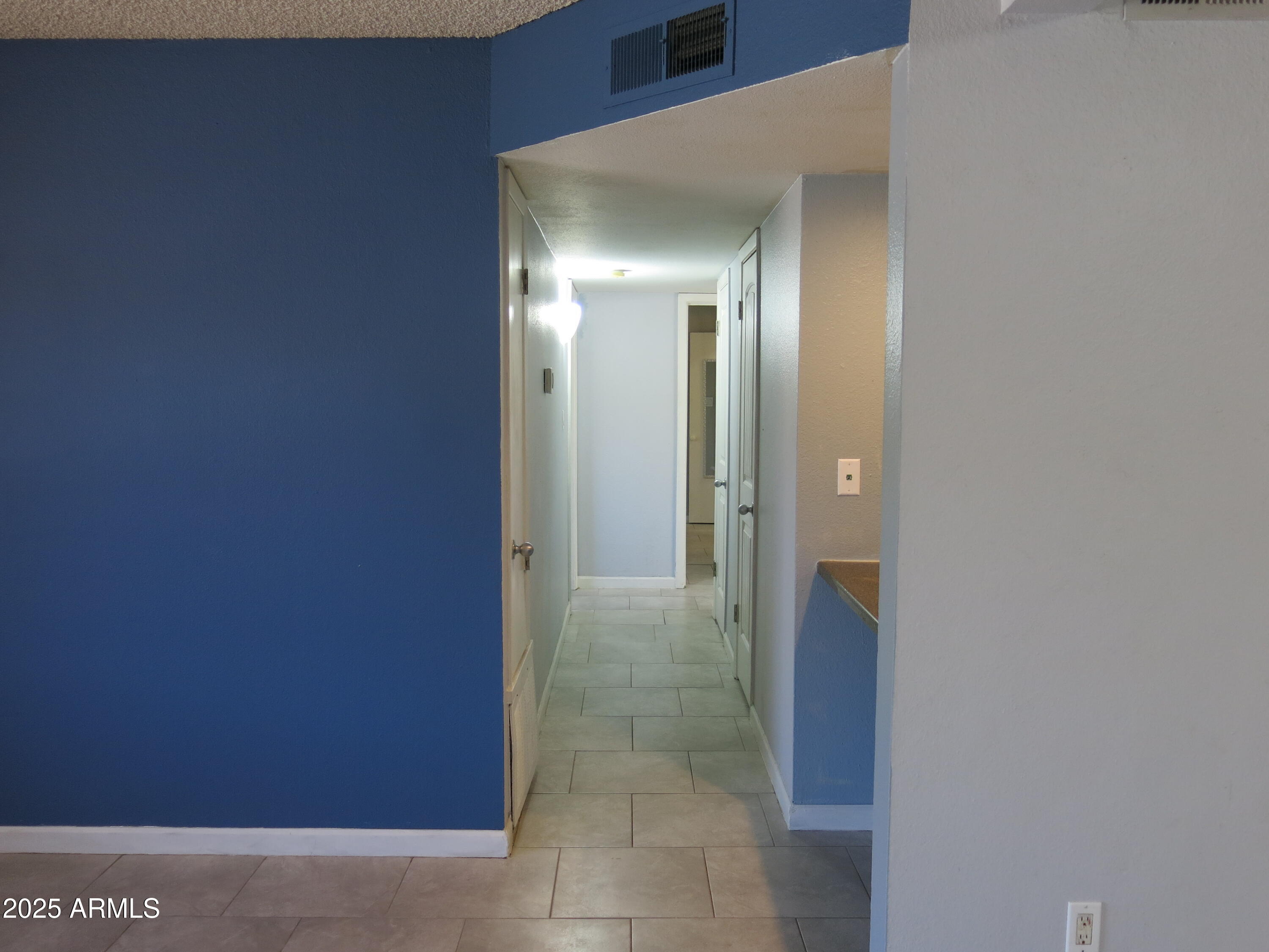 1130 East Butler Drive, Unit B4 Phoenix, AZ 85020 - Photo 15 of 33 Hallway to Bedrooms/baths