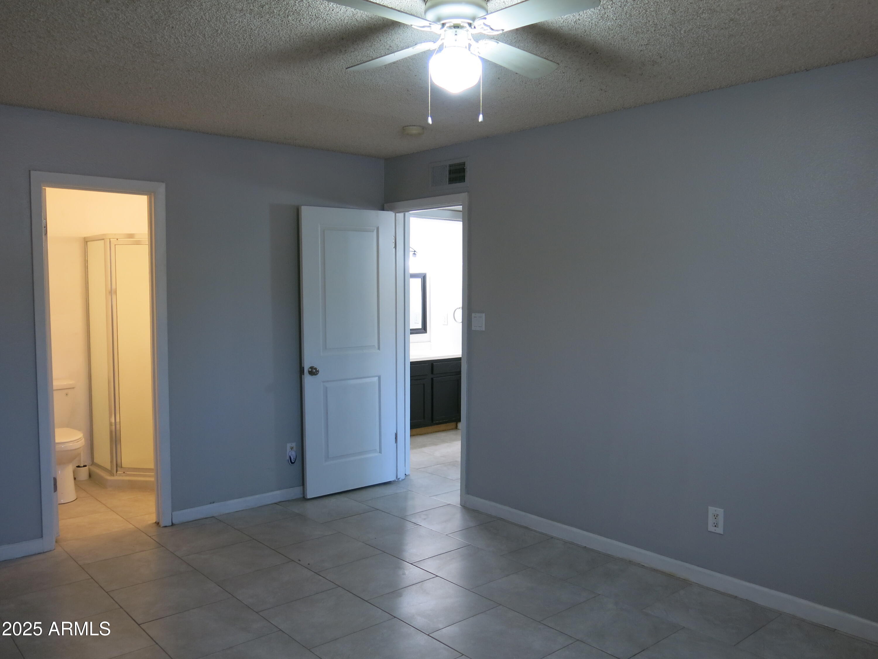 1130 East Butler Drive, Unit B4 Phoenix, AZ 85020 - Photo 18 of 33 Primary Bedroom