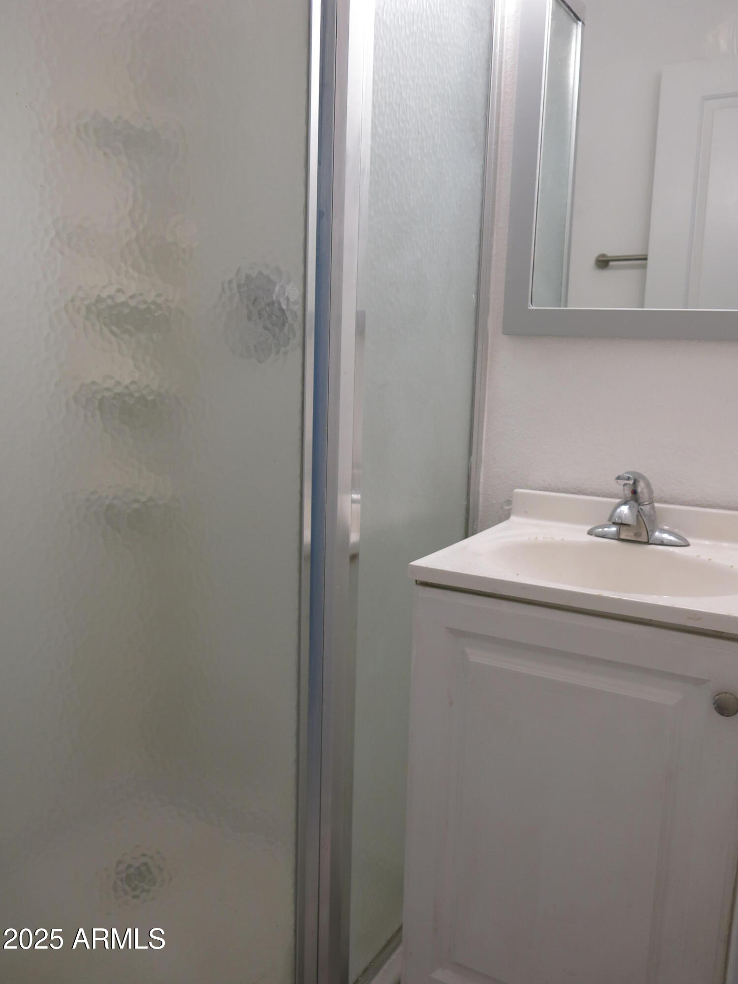 1130 East Butler Drive, Unit B4 Phoenix, AZ 85020 - Photo 20 of 33 En-suite Primary Bedroom