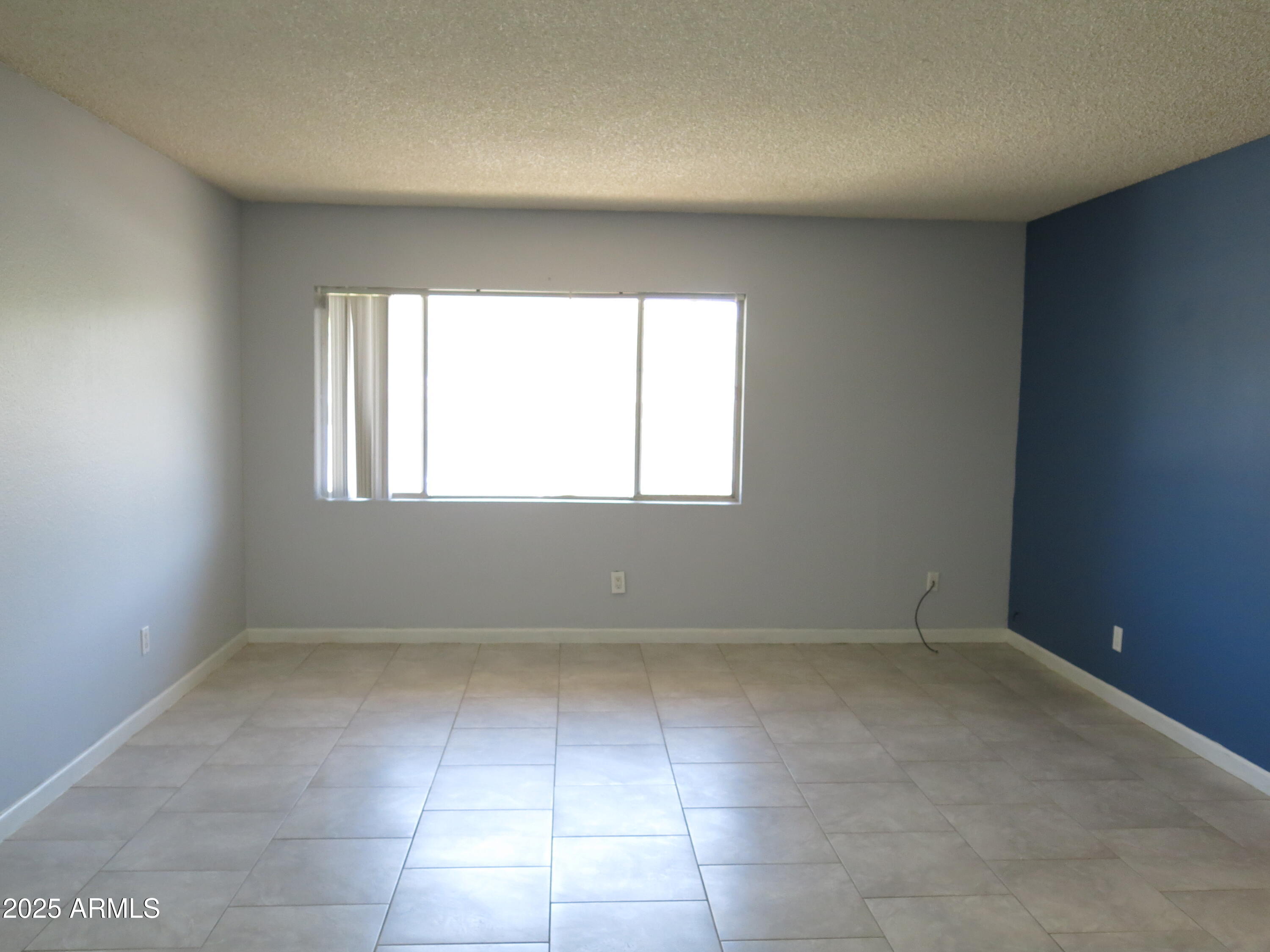 1130 East Butler Drive, Unit B4 Phoenix, AZ 85020 - Photo 5 of 33 LivingRoomA