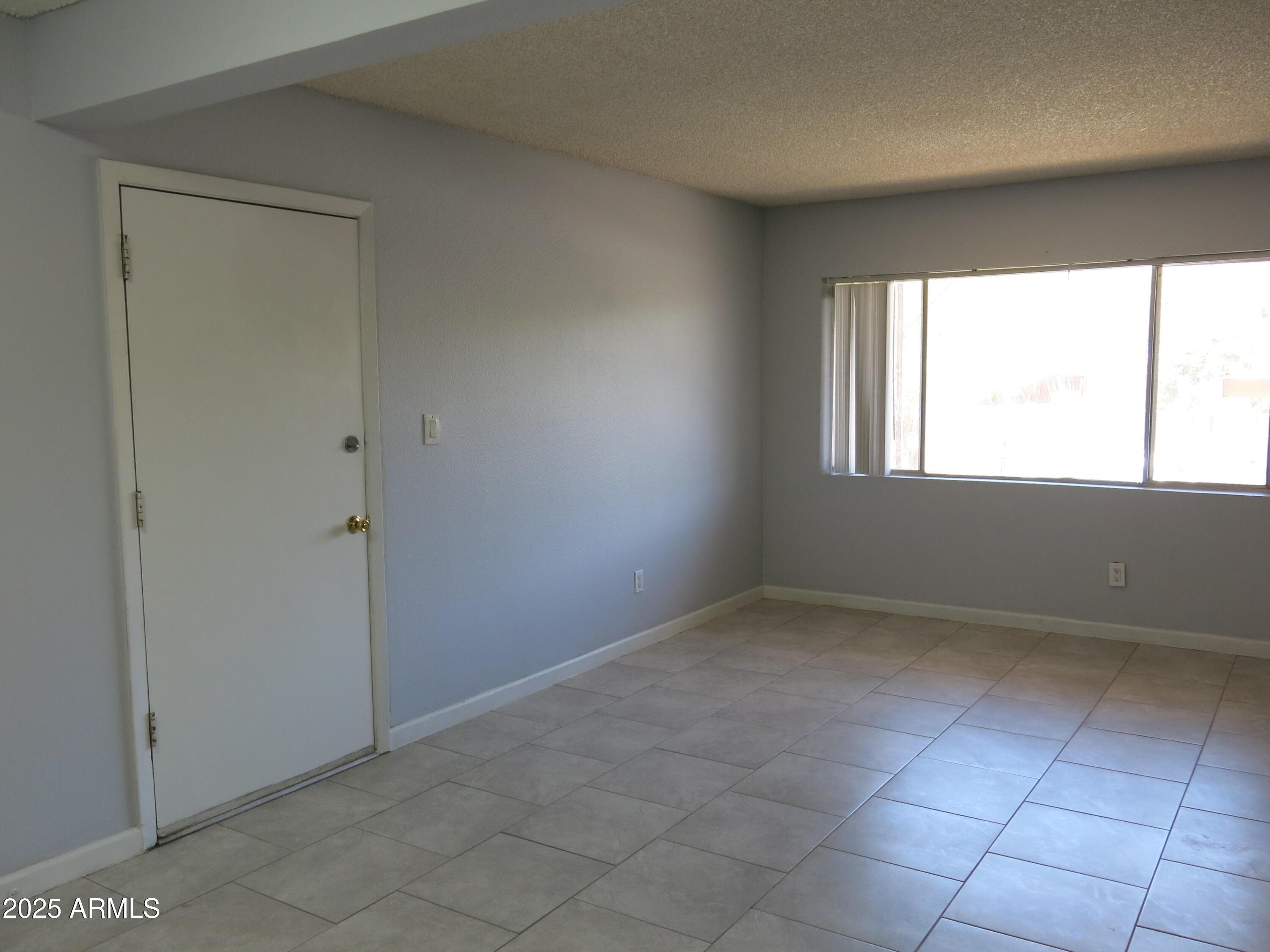 1130 East Butler Drive, Unit B4 Phoenix, AZ 85020 - Photo 6 of 33 IMG_2506