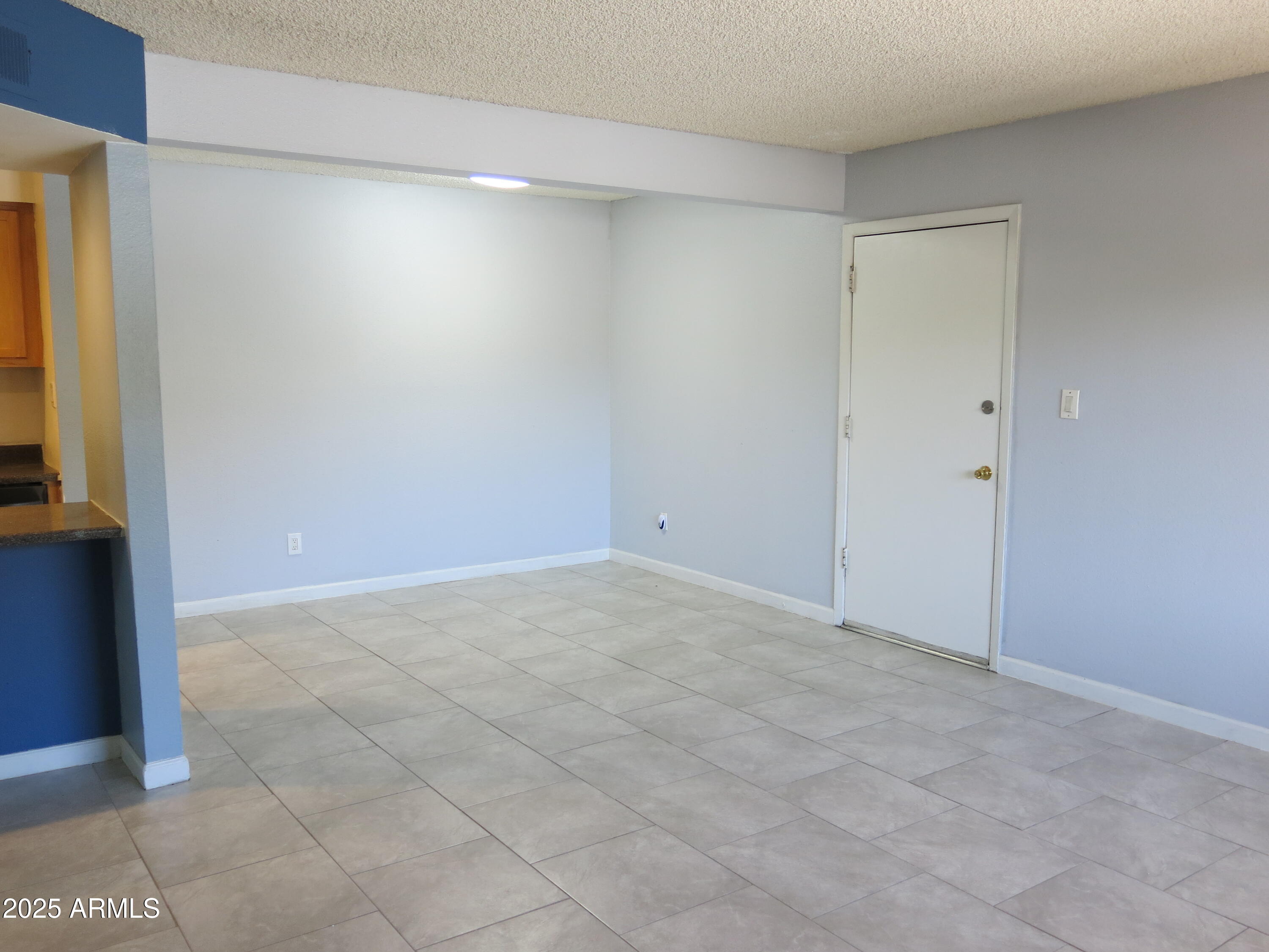 1130 East Butler Drive, Unit B4 Phoenix, AZ 85020 - Photo 7 of 33 Living / Dining