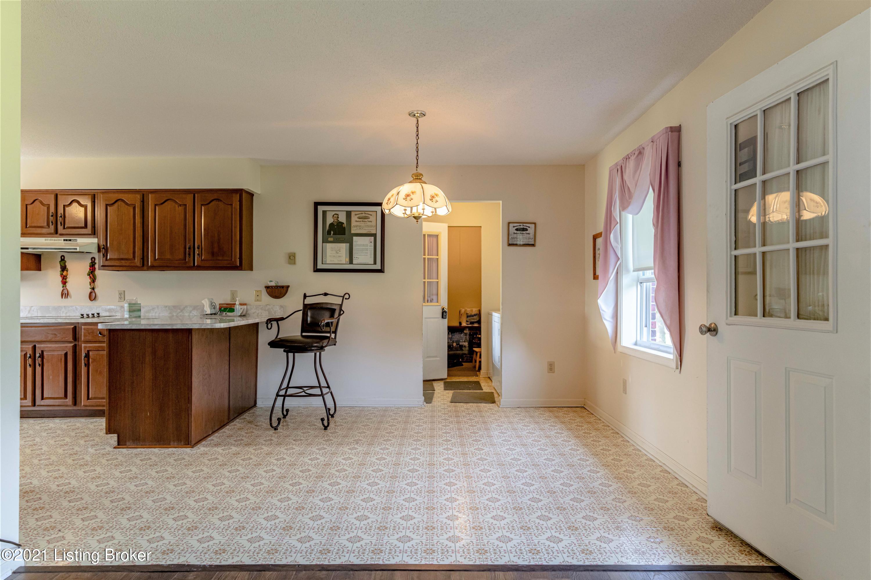 335 Sacree Road Shelbyville, KY 40065 - Photo 20 of 38 Kitchen Dining Area