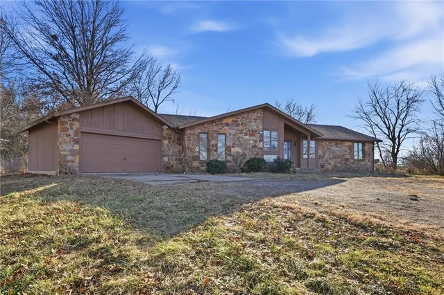 $395,000 | 5725 Malcolm Lake Road, Edgerton, MO 64444