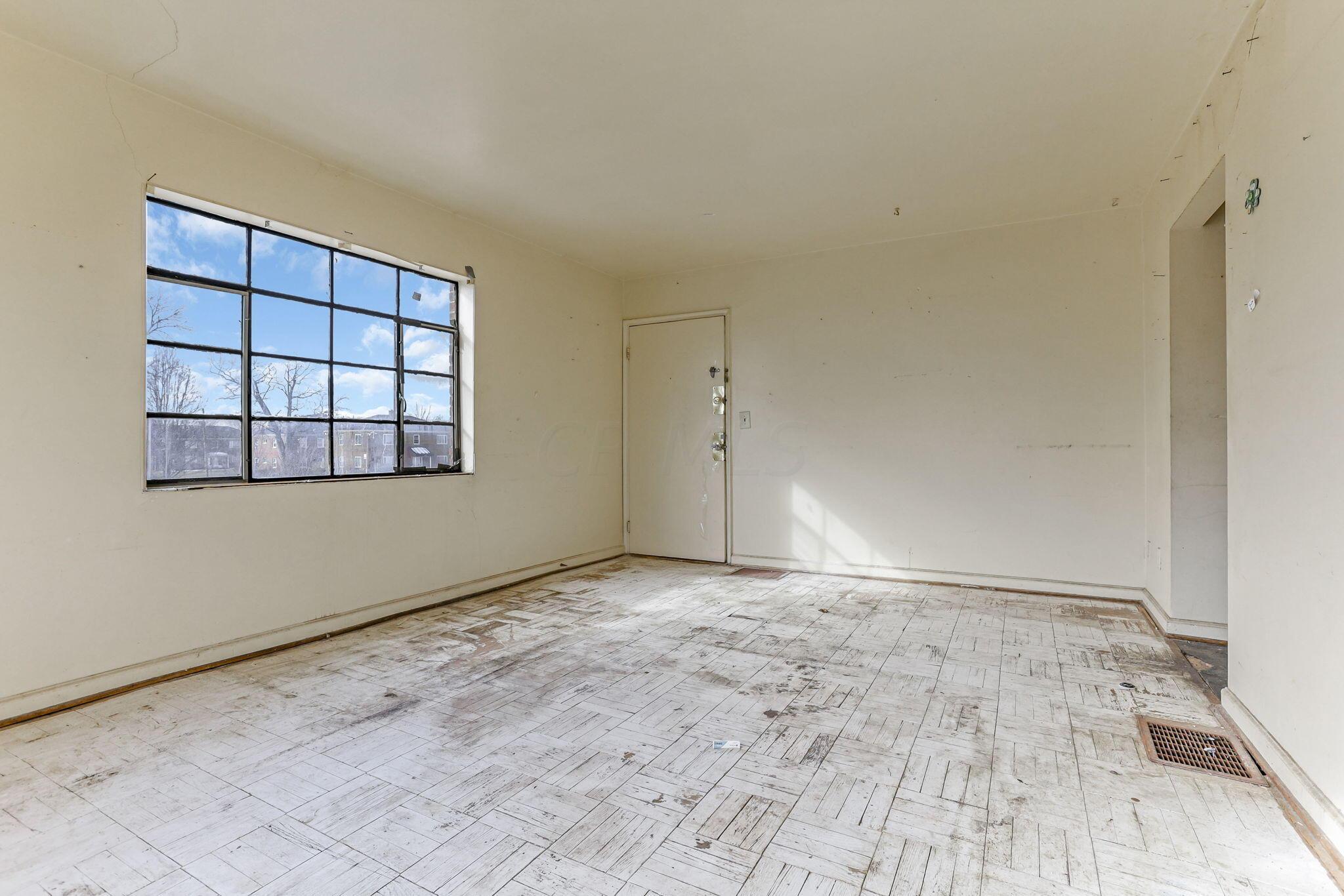 112 North Hampton Road Columbus, OH 43213 - Photo 23 of 39 51-web-or-mls-011A0923