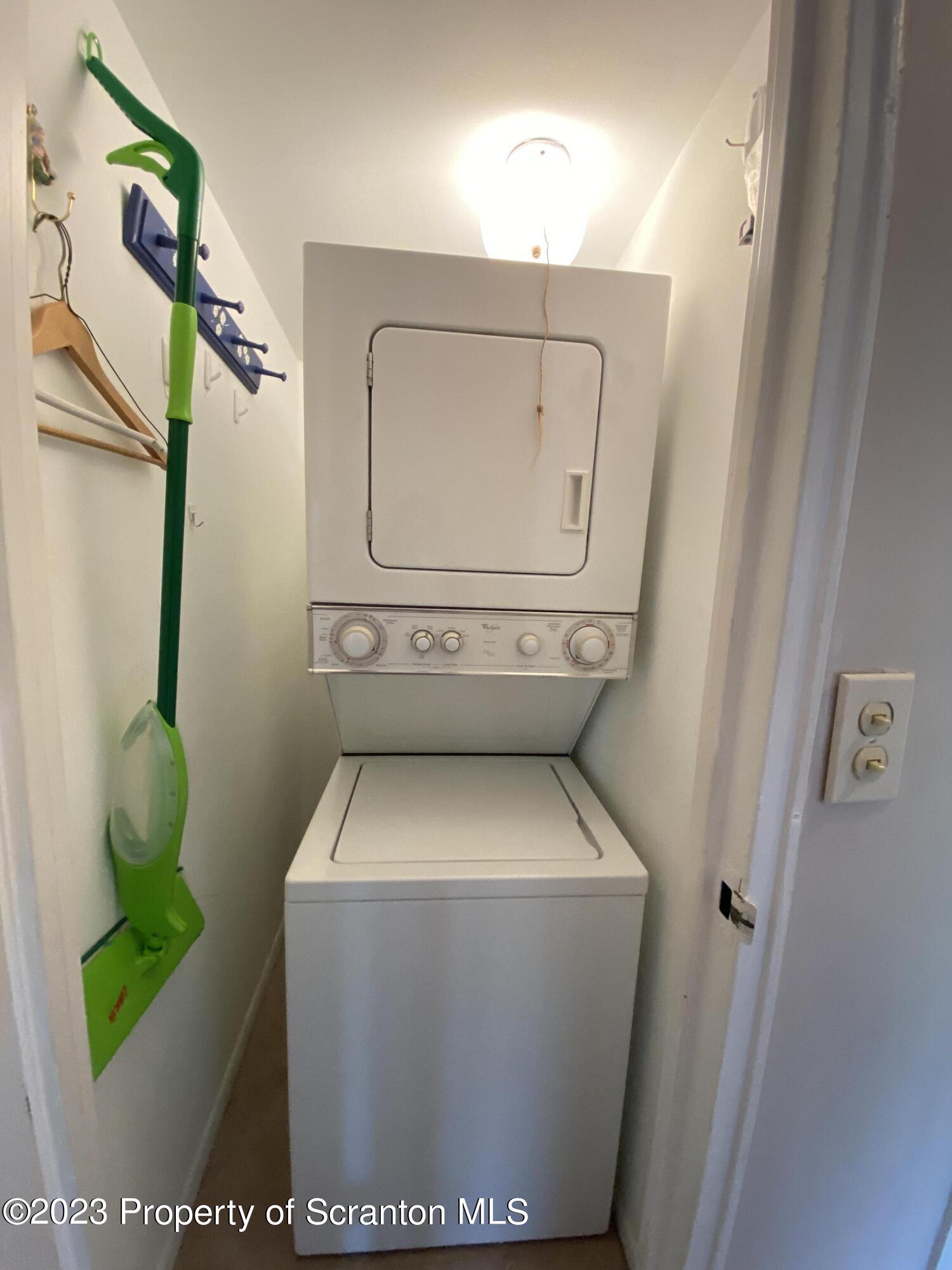 1112 Summit Pointe Scranton, PA 18508 - Photo 17 of 29 a utility room with dryer and washer