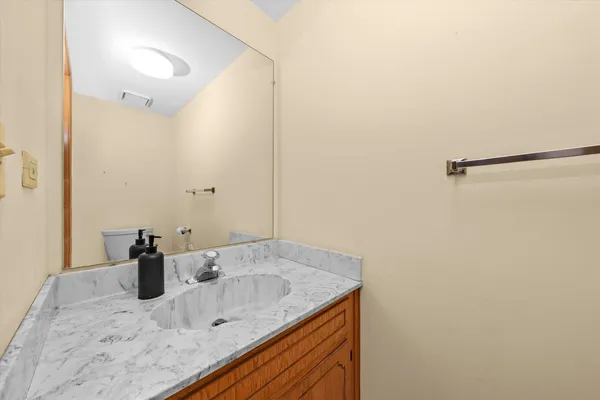 $235,000 | 4343 West Emerald Way Street, Alsip, IL 60803