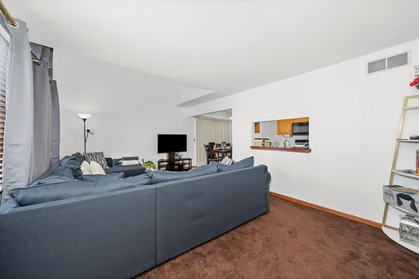 $235,000 | 4343 West Emerald Way Street, Alsip, IL 60803