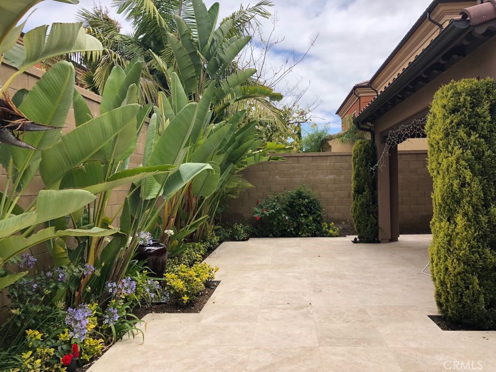 88 Lupari Irvine, CA 92618 - Photo 20 of 33 a view of a garden
