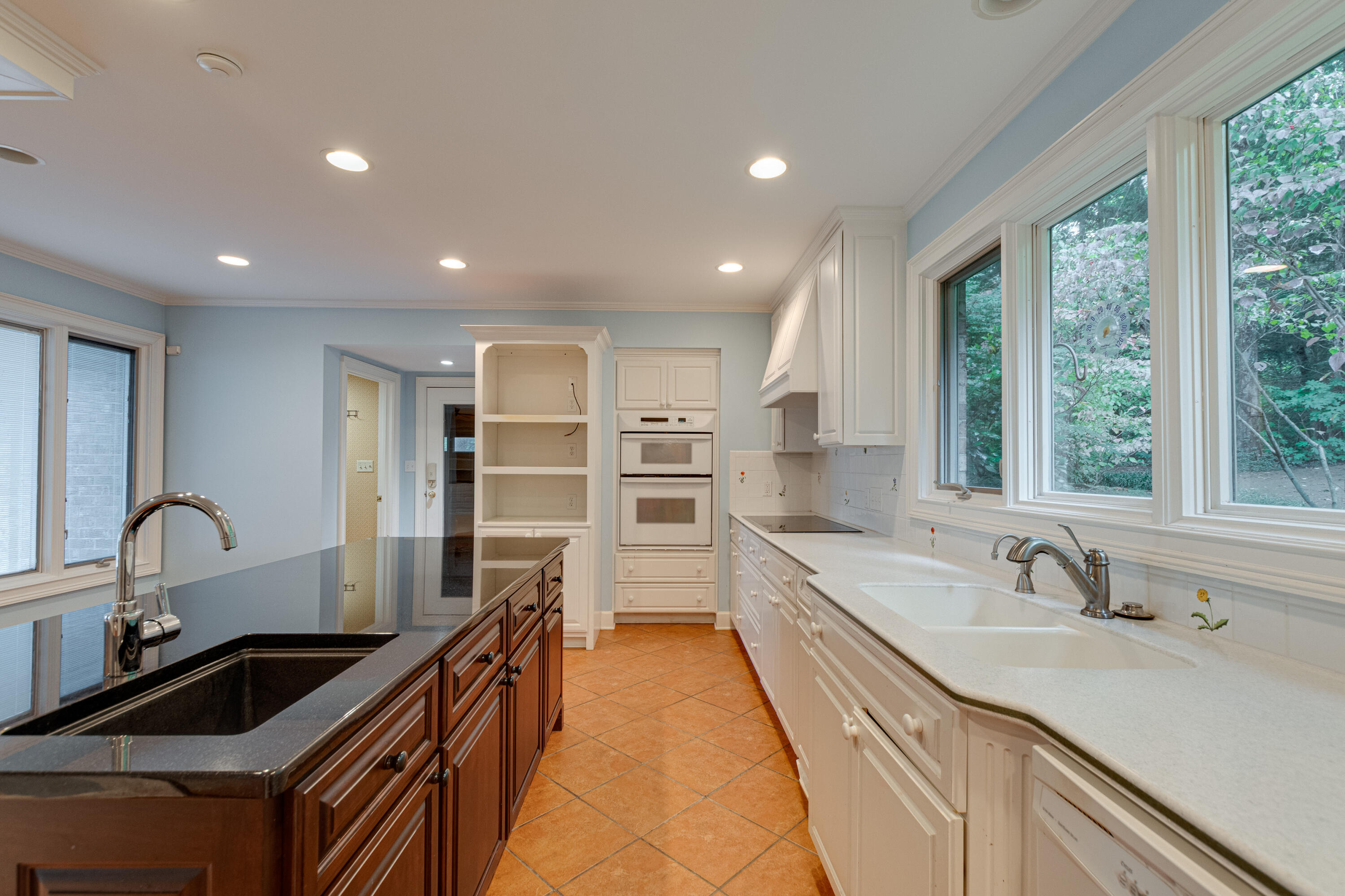 462 Frontier Bluff Road Lookout Mountain, GA 30750 - Photo 28 of 59 462 Fronteir Bluff Rd interior-24
