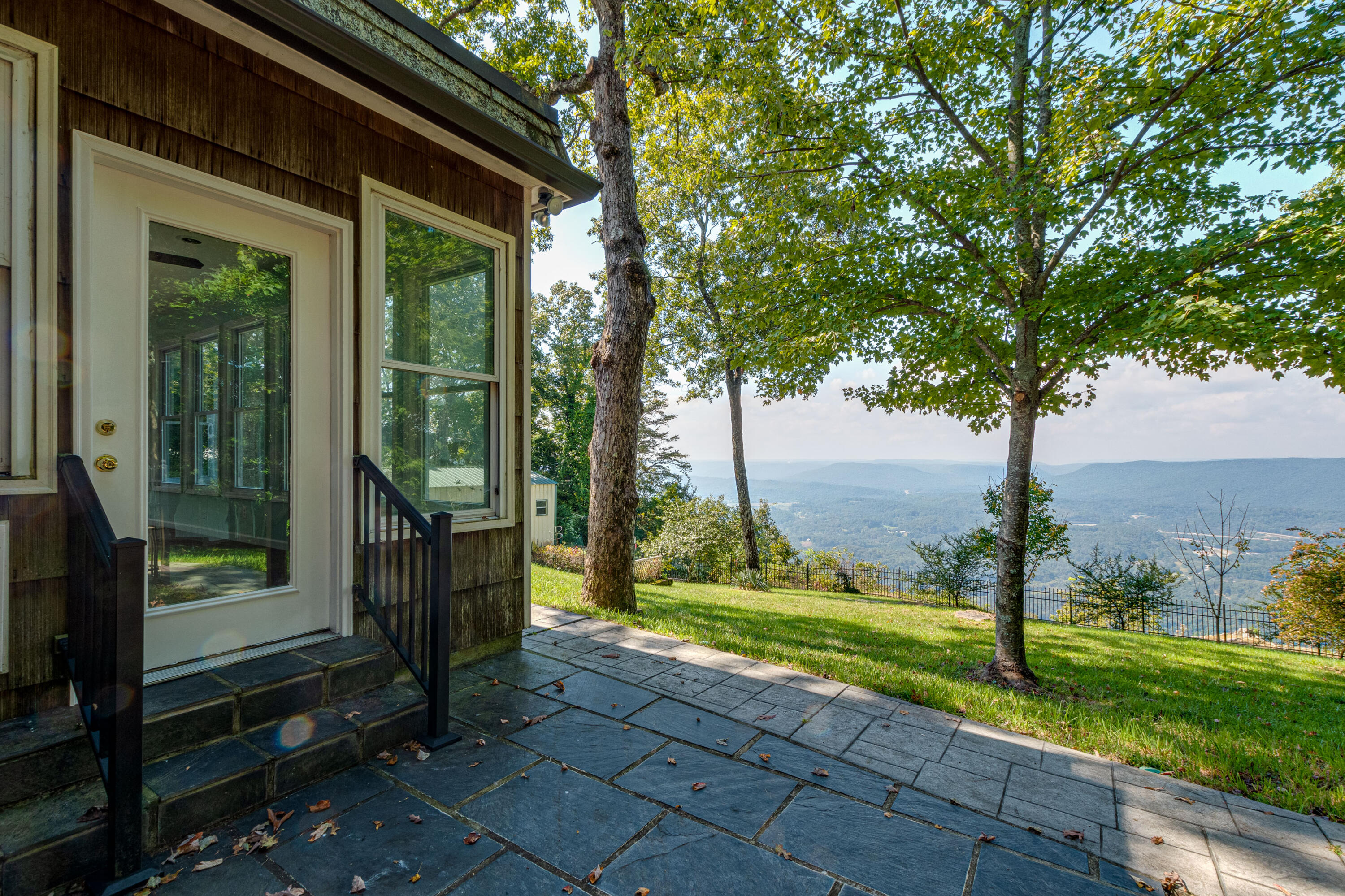 462 Frontier Bluff Road Lookout Mountain, GA 30750 - Photo 41 of 59 462 Frontier Bluff Rd-11