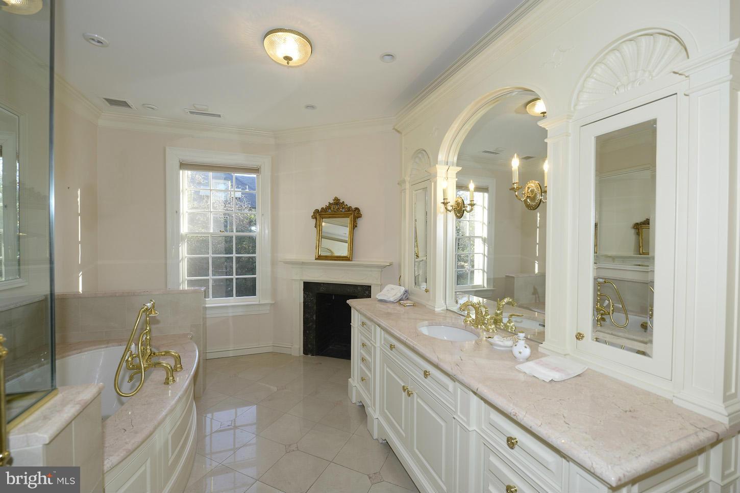 2510 Foxhall Road Northwest Washington, DC 20007 - Photo 18 of 26 Bath (Master)