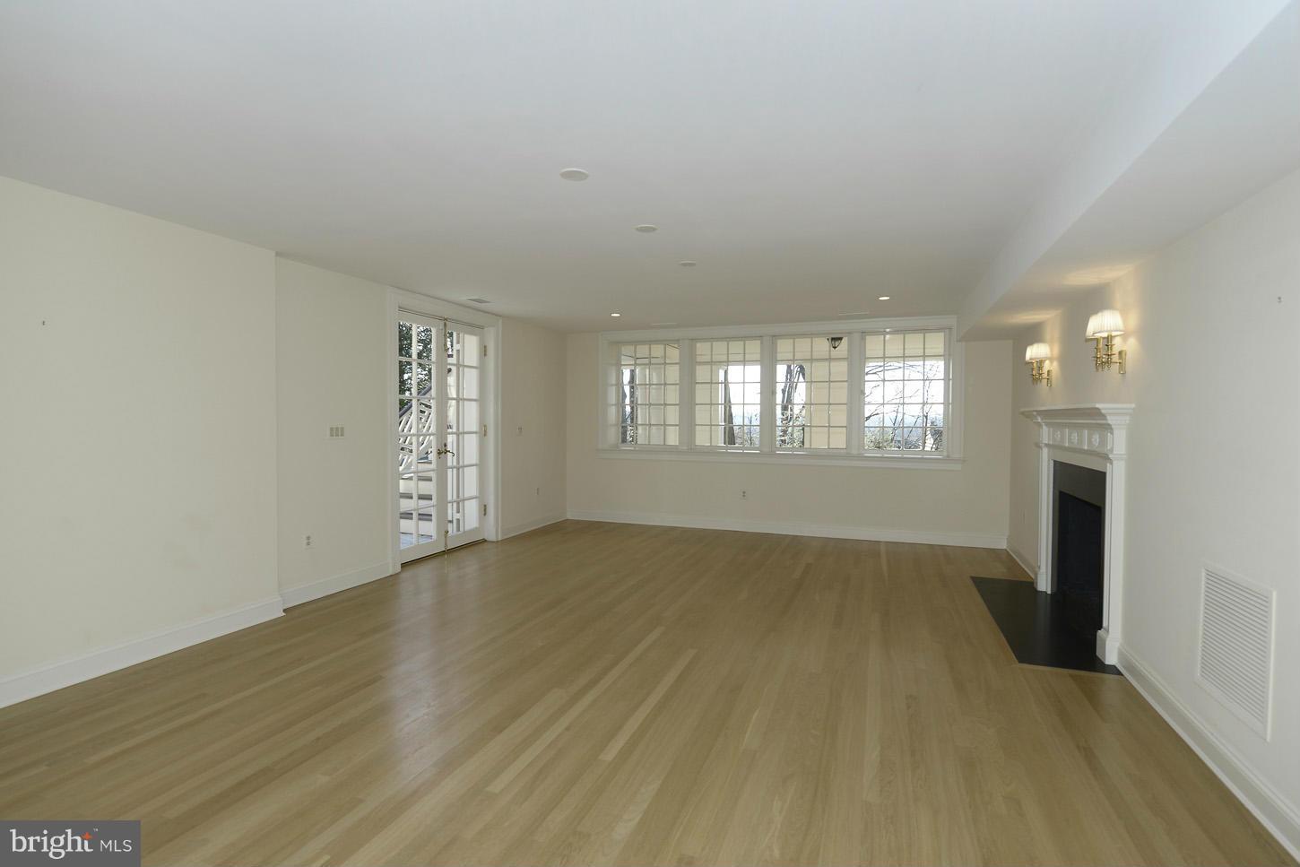 2510 Foxhall Road Northwest Washington, DC 20007 - Photo 19 of 26 Family Room