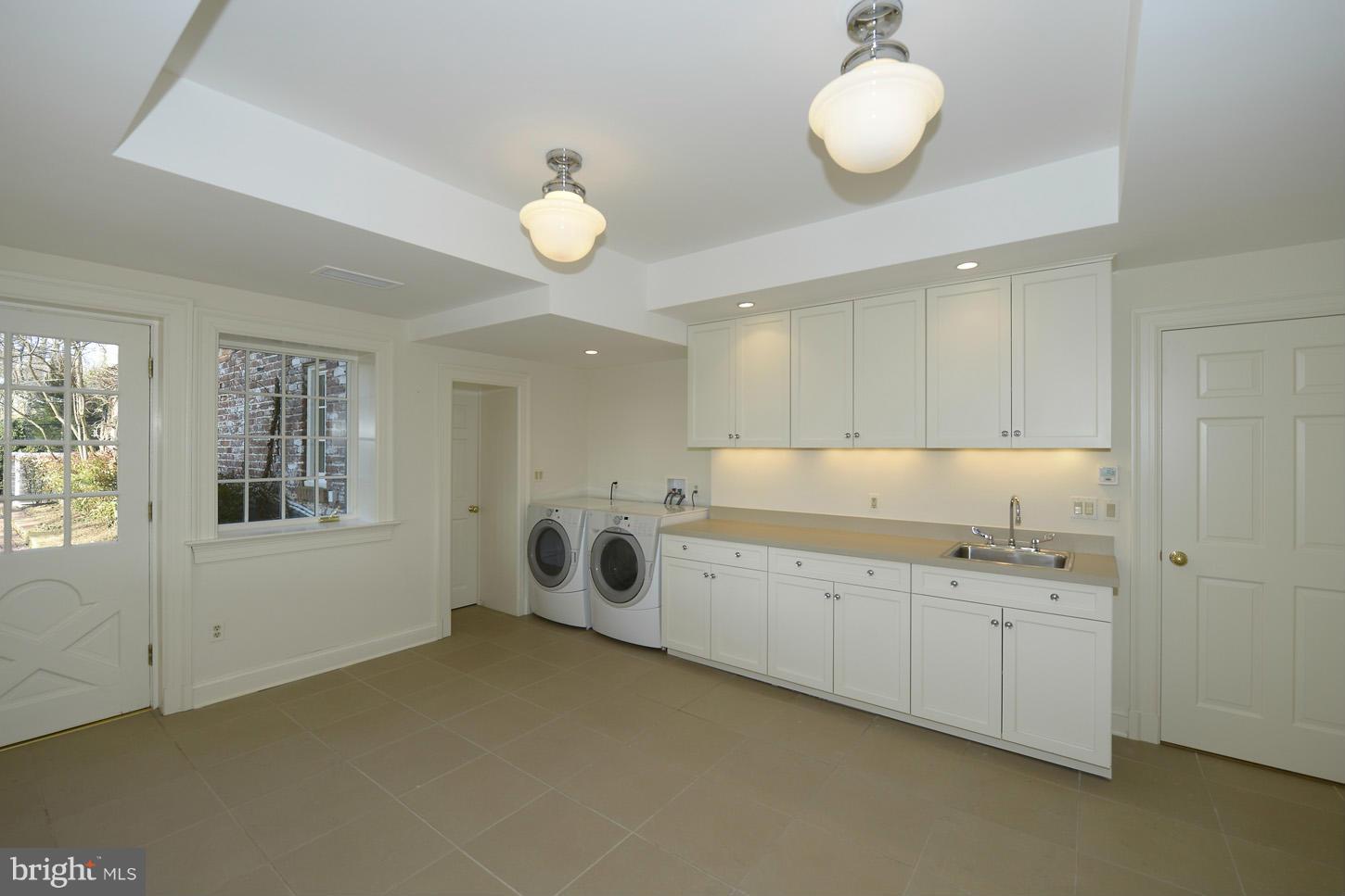 2510 Foxhall Road Northwest Washington, DC 20007 - Photo 20 of 26 Laundry Room