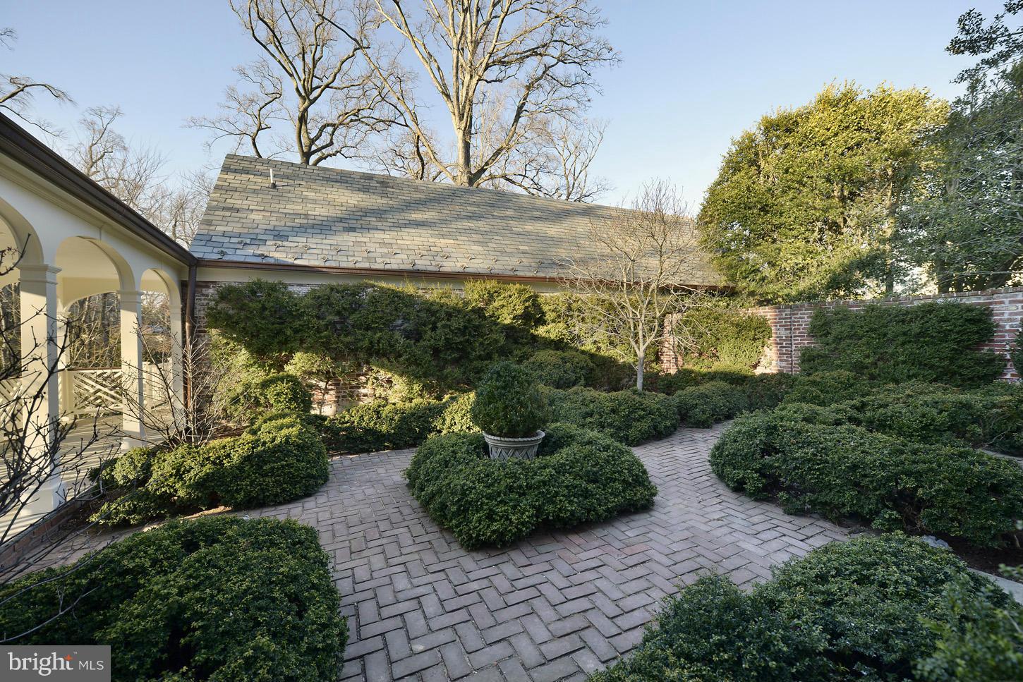2510 Foxhall Road Northwest Washington, DC 20007 - Photo 3 of 26 Boxwood Courtyard