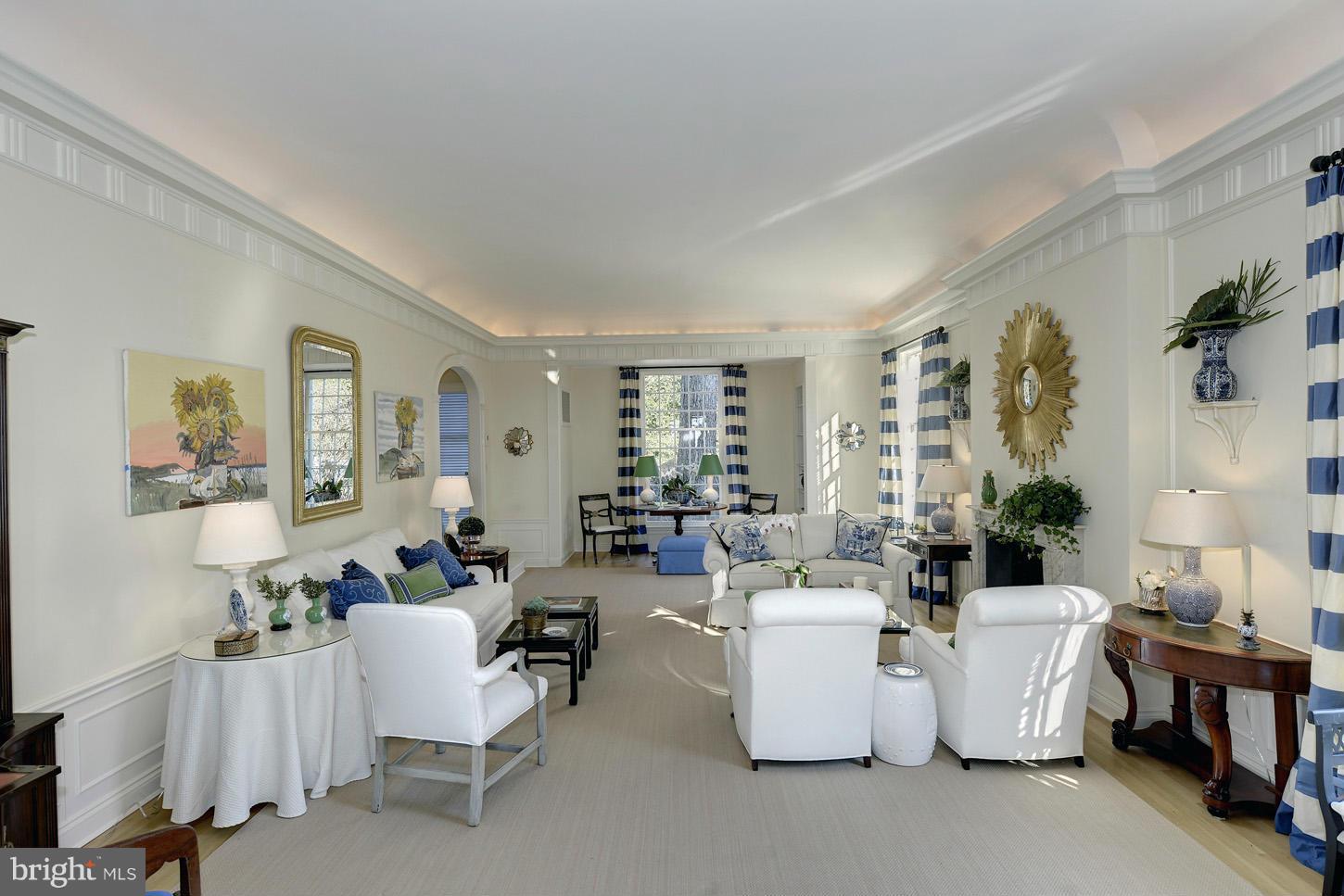 2510 Foxhall Road Northwest Washington, DC 20007 - Photo 6 of 26 Living Room