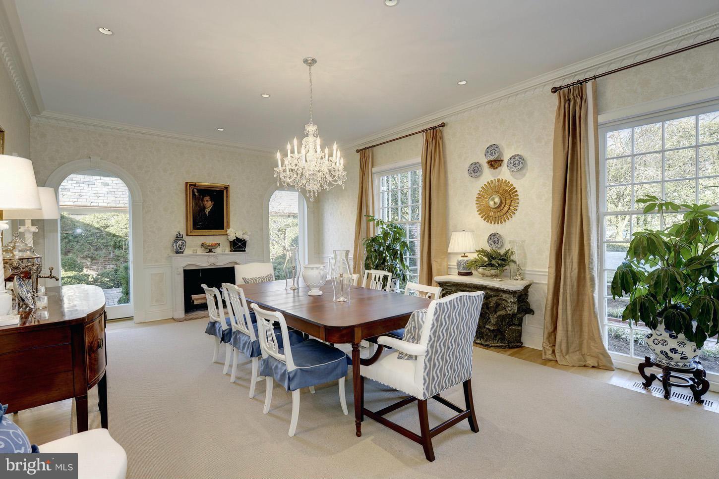 2510 Foxhall Road Northwest Washington, DC 20007 - Photo 8 of 26 Dining Room