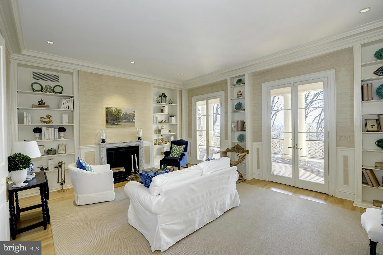 2510 Foxhall Road Northwest Washington, DC 20007 - Photo 10 of 26 Library