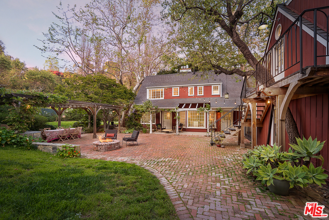 919 Rivas Canyon Road Pacific Palisades, CA 90272 - Photo 2 of 45