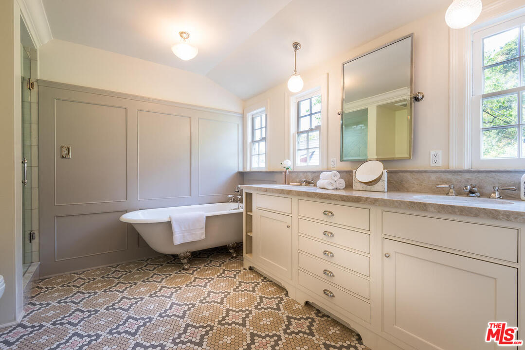 919 Rivas Canyon Road Pacific Palisades, CA 90272 - Photo 20 of 45