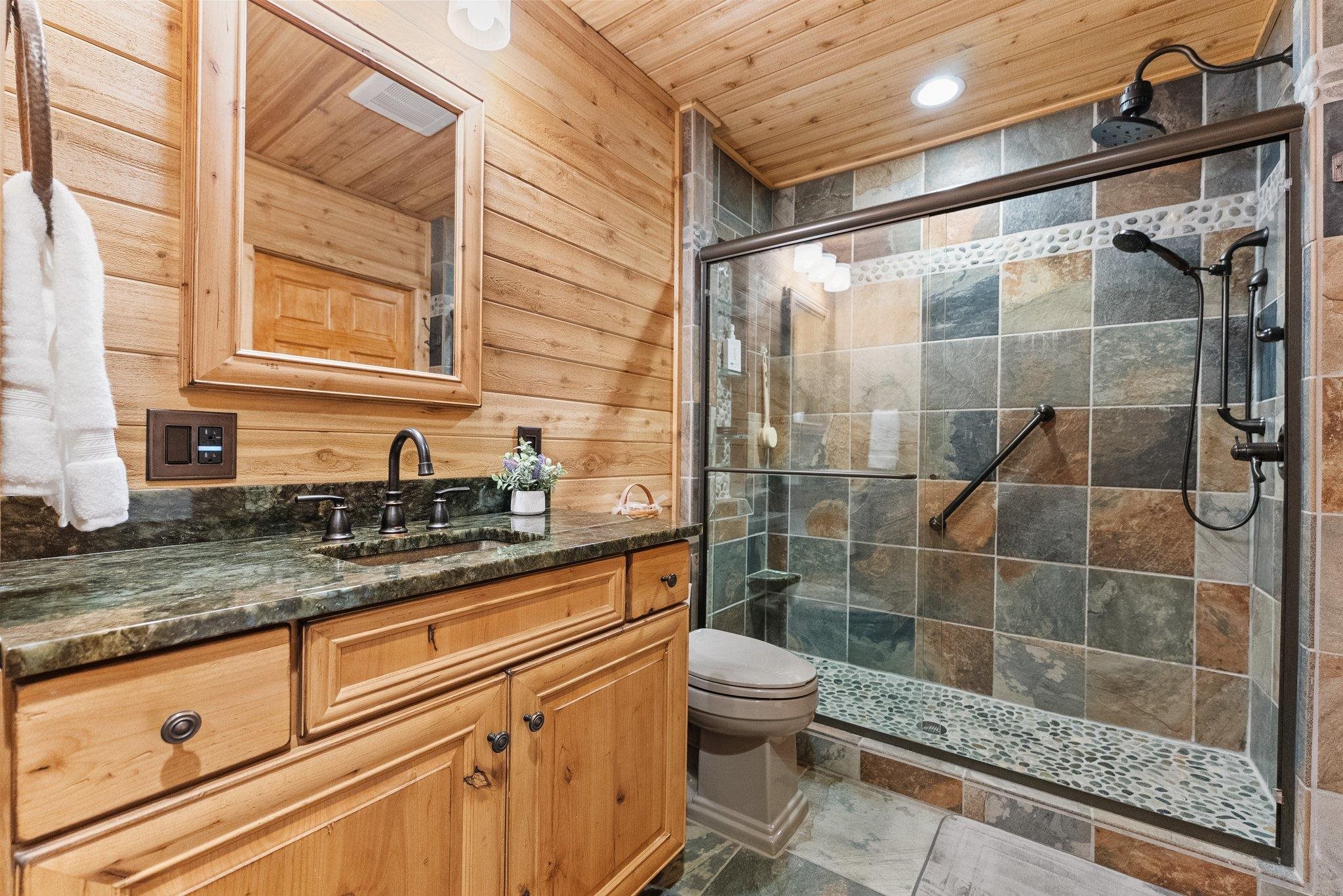 3299 Hunters Ridge Road Traverse City, MI 49685 - Photo 4 of 60 1935259-b5e4cc32-de4d-4f10-ae72-231b3ebdc092.JPG