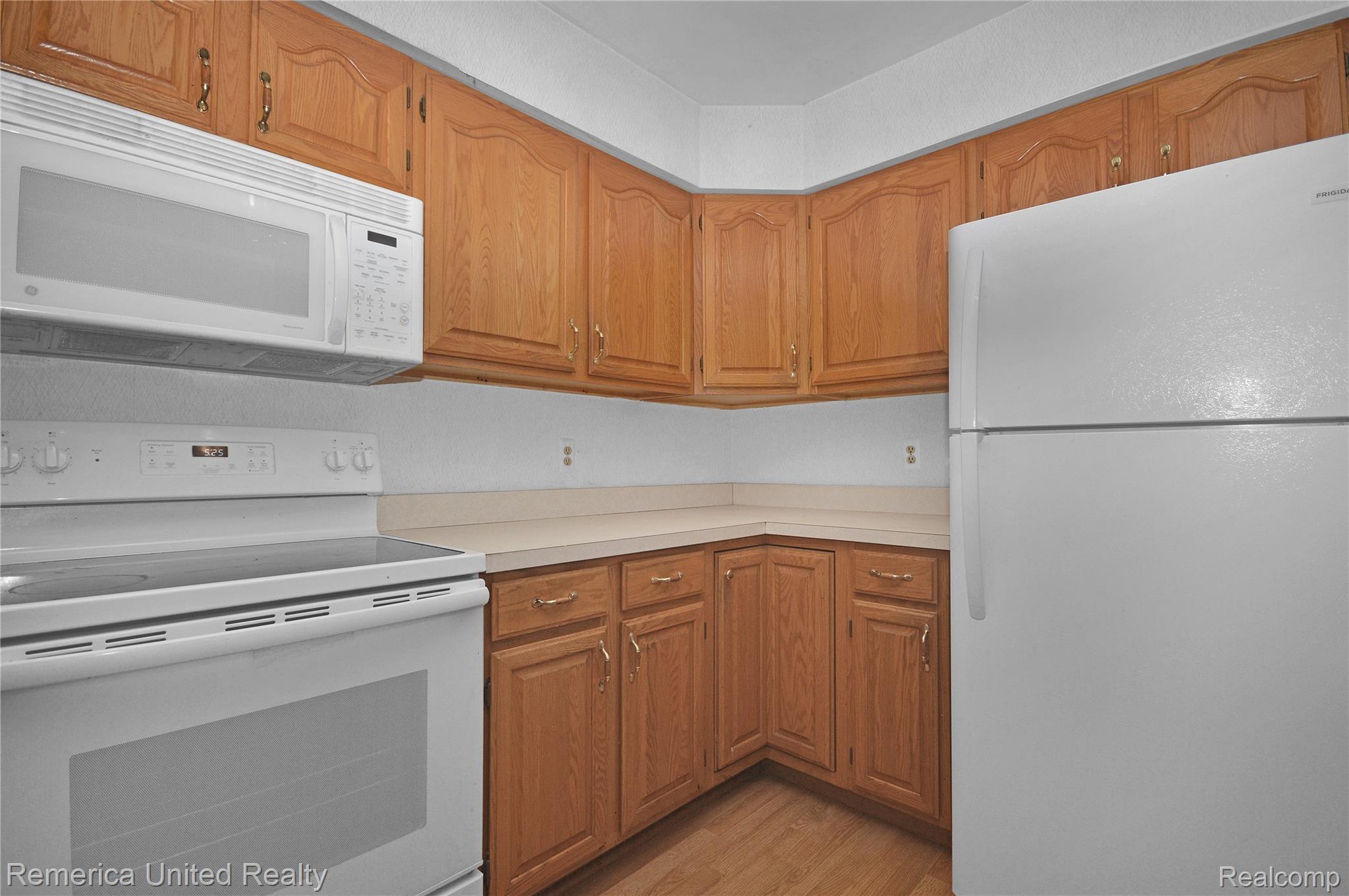 500 Keddle Road Howell, MI 48843 - Photo 12 of 30 8 kitch.jpg