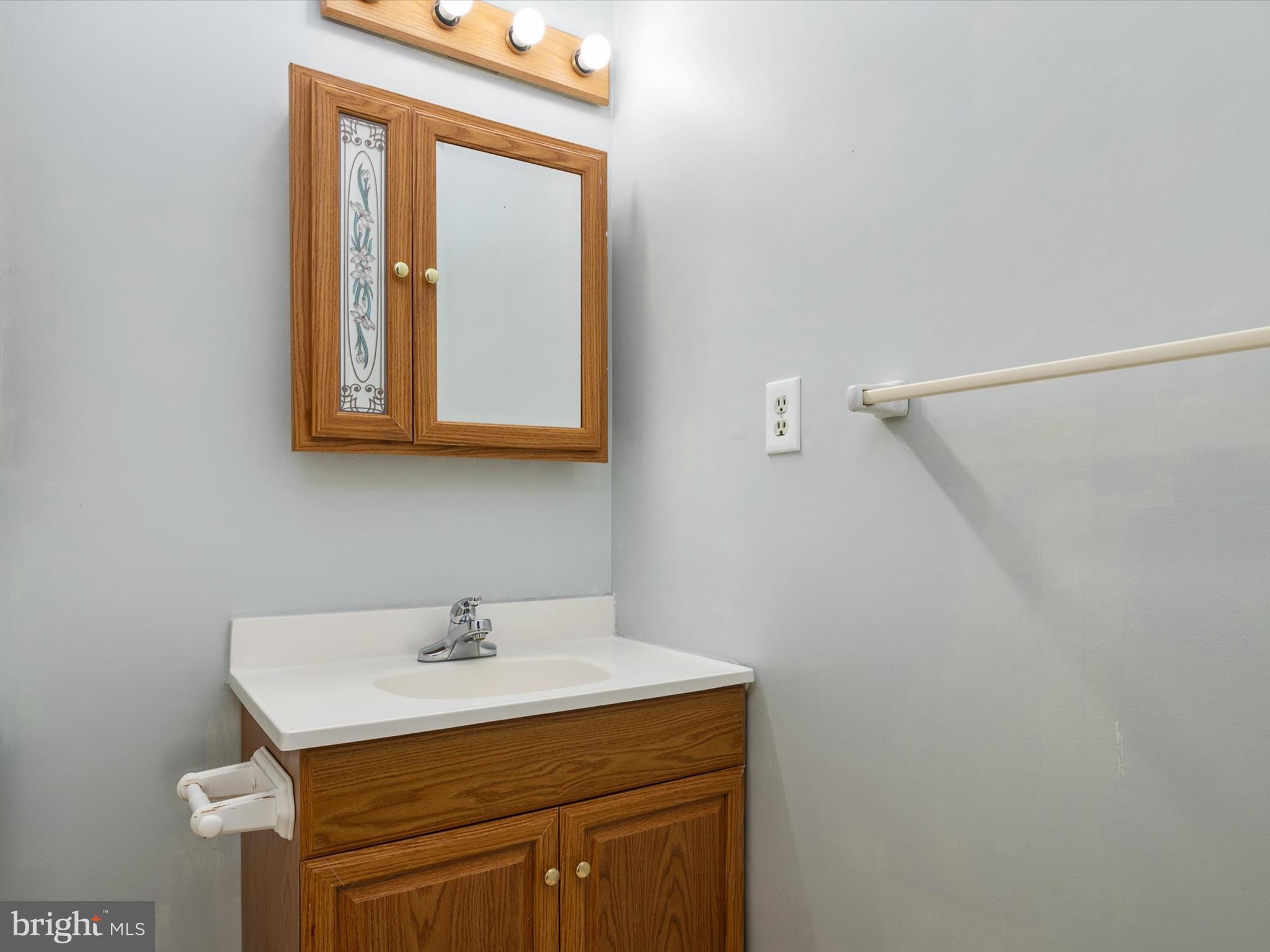 7912 Tower Court Road Severn, MD 21144 - Photo 28 of 34 Upstairs Hall Bath
