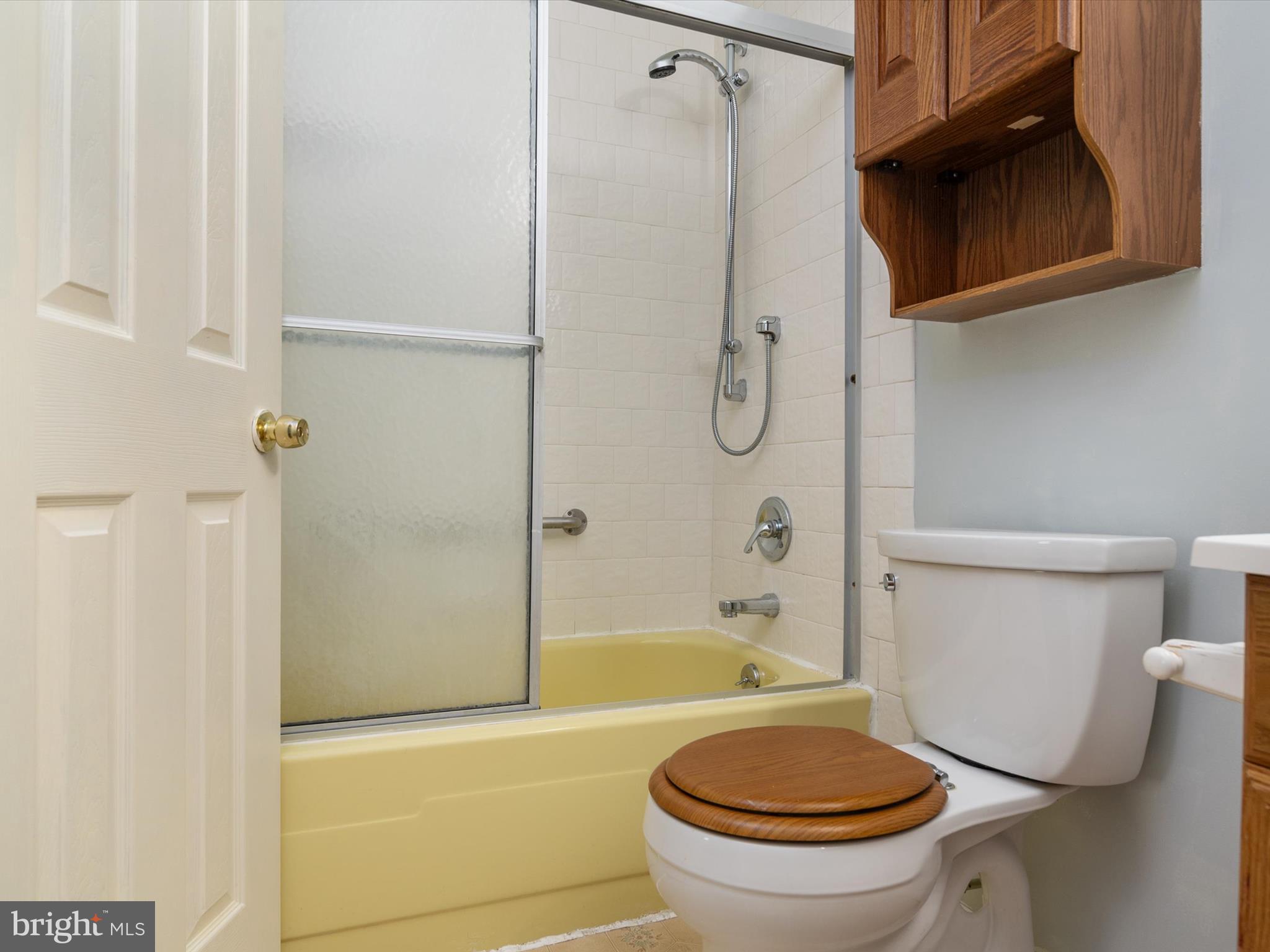7912 Tower Court Road Severn, MD 21144 - Photo 29 of 34 Upstairs Hall Bath 2