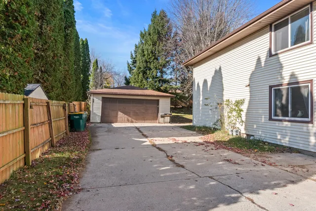 $409,000 | 133 South Judge Drive, Unit 137, Saukville, WI 53080