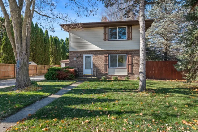 $409,000 | 133 South Judge Drive, Unit 137, Saukville, WI 53080