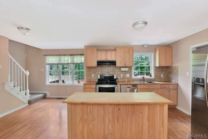 1554 Walkers Ridge Road Powhatan, VA 23139 - Photo 9 of 24 Eat-in kitchen with island