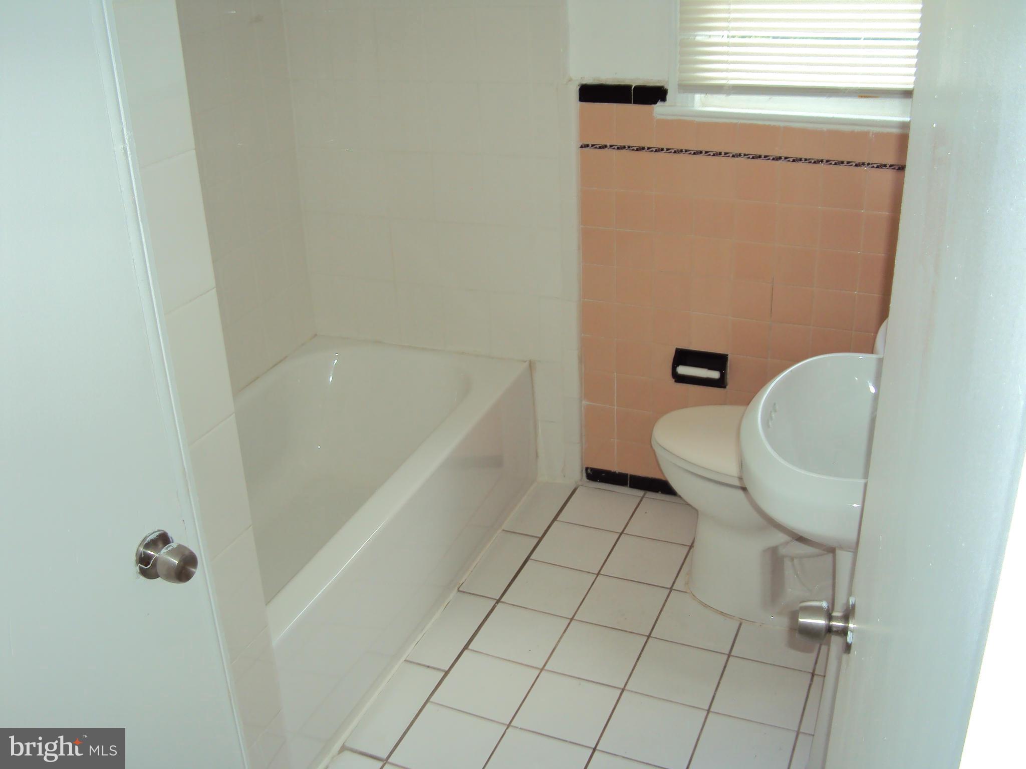 5805 Chillumgate Road Hyattsville, MD 20782 - Photo 15 of 30 Bath (Master)