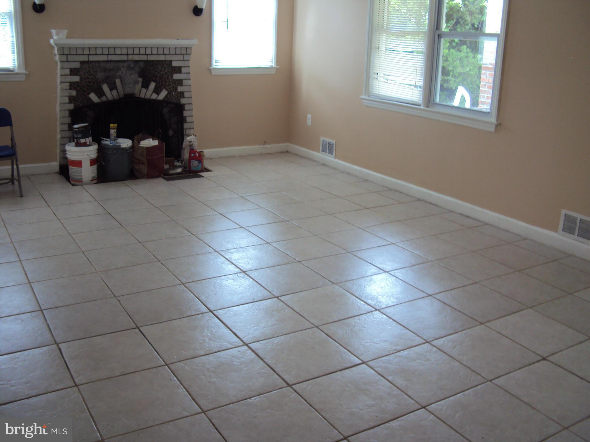 5805 Chillumgate Road Hyattsville, MD 20782 - Photo 3 of 30 Living Room