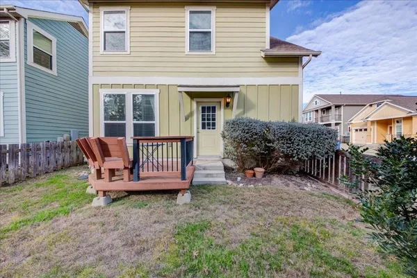 a view of a house with backyard and sitting area