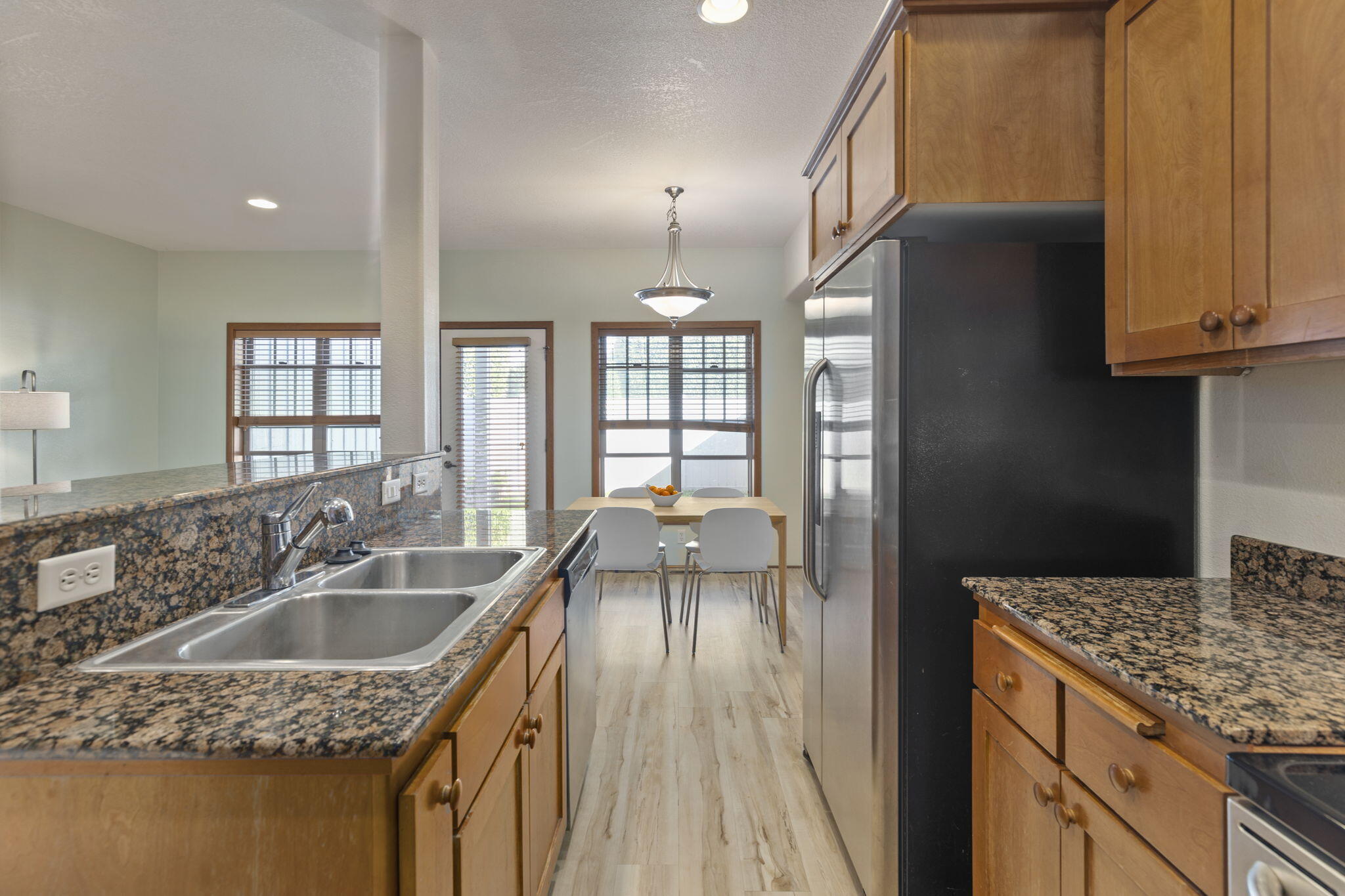 3126 Alameda Street, Unit 319 Medford, OR 97504 - Photo 11 of 48 19-web-or-mls-3126-alameda-st-319