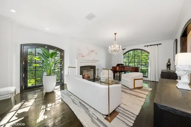 $2,100,000 | 580 Oak Street, Glen Ellyn, IL 60137